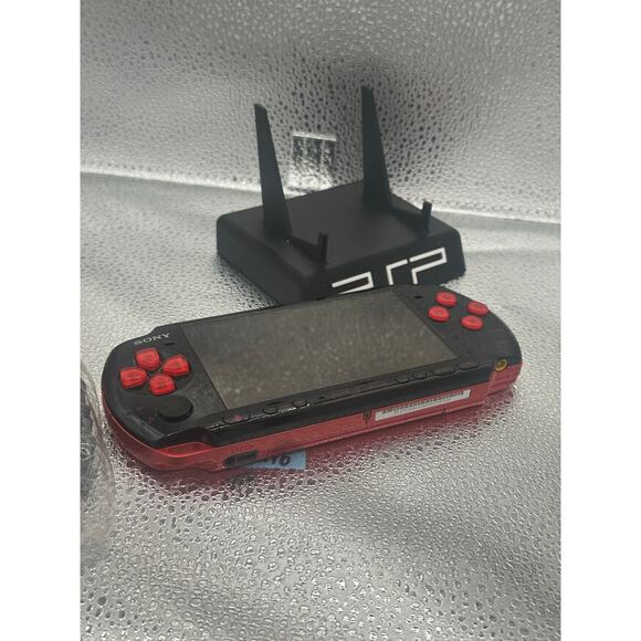 psp 3000 w/charger & new battery black/red - Picture 2 of 7